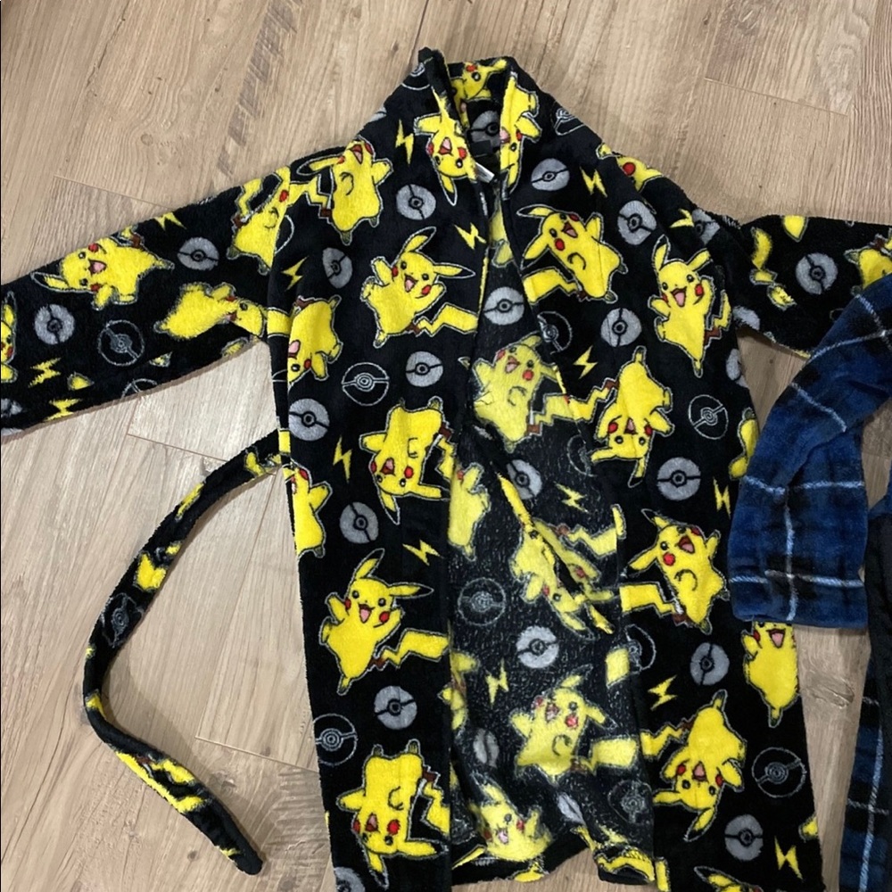 Boy Robes - Picture 2 of 3
